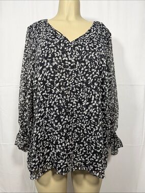 Vince Camuto Black & White Leaf-Print V-Neck long sleeve blouse